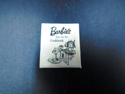 1634 BARBIE DOLL LEARNS TO COOK  LITTLE  COOKBOOK, 1965